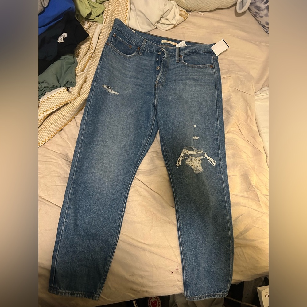 Levi’s distressed Wedgie jeans